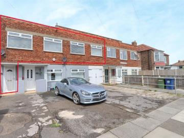 3 bedroom flat for sale