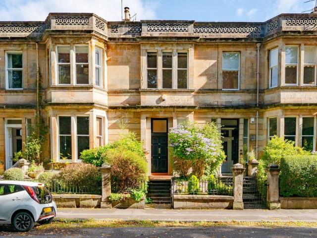 3 bedroom flat for sale