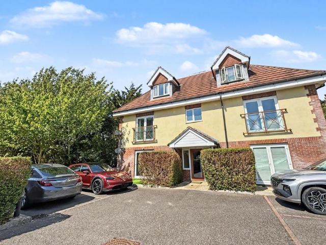 3 bedroom flat for sale