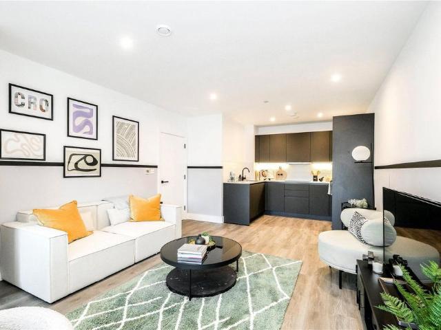3 bedroom flat for sale