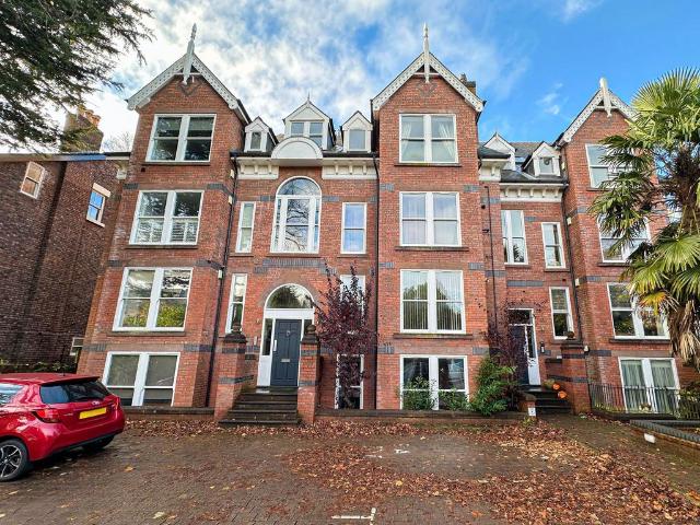 3 bedroom flat for sale