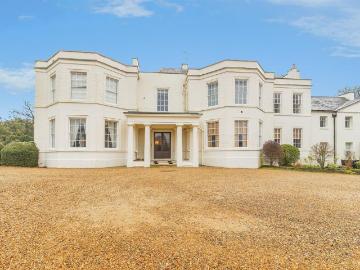 3 bedroom flat for sale