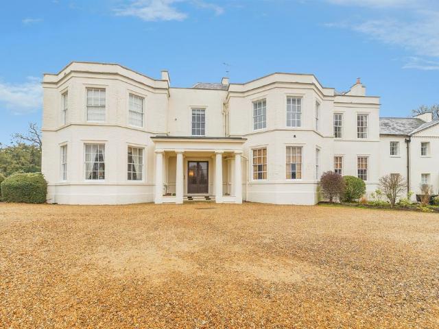 3 bedroom flat for sale