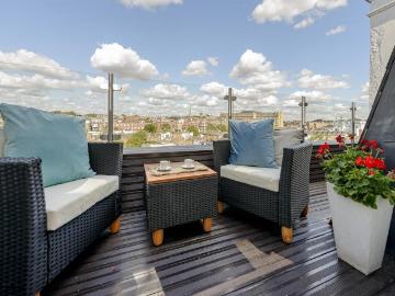3 bedroom flat for sale
