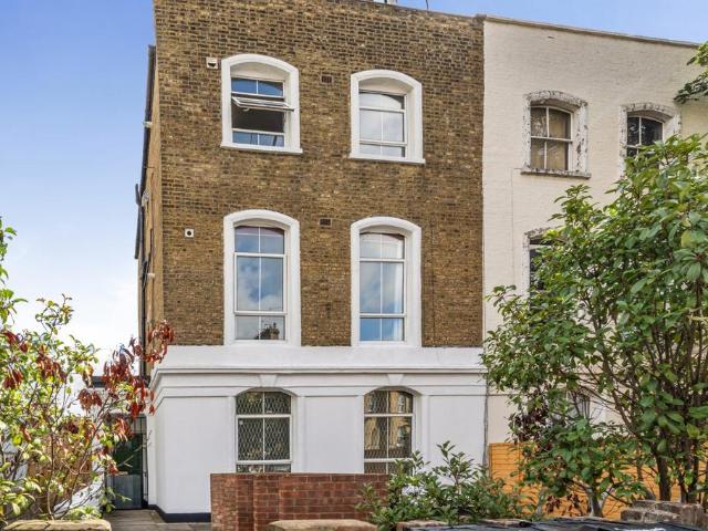 3 bedroom flat for sale