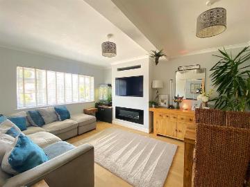 3 bedroom flat for sale