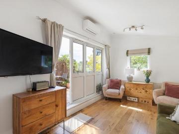 3 bedroom flat for sale
