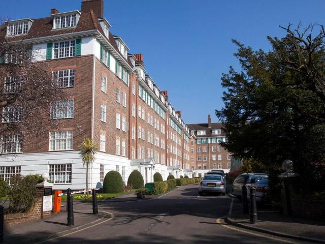 3 bedroom flat for sale