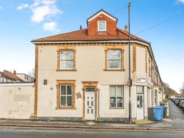 3 bedroom flat for sale