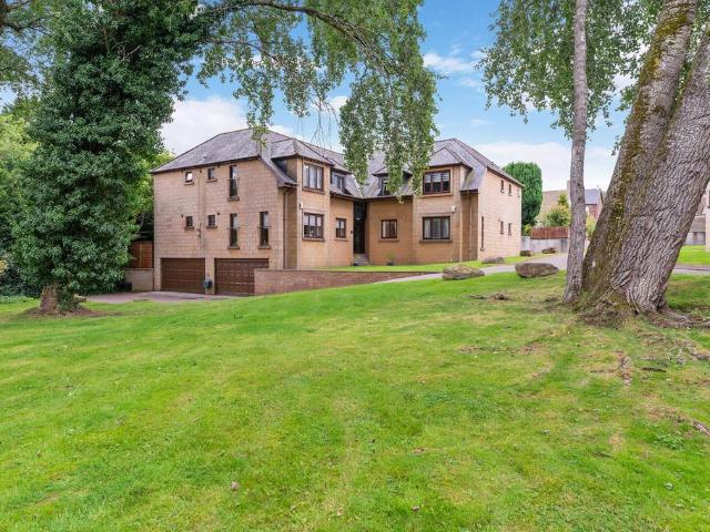 3 bedroom flat for sale