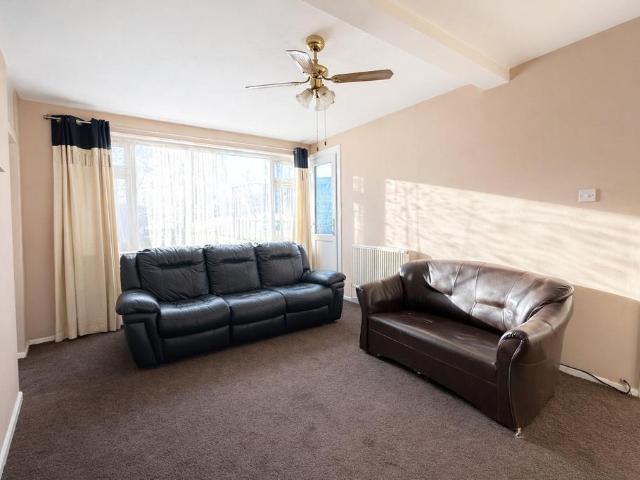 3 bedroom flat for sale