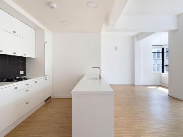 3 bedroom flat for sale