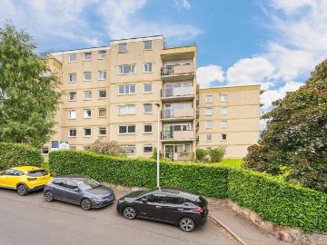 3 bedroom flat for sale