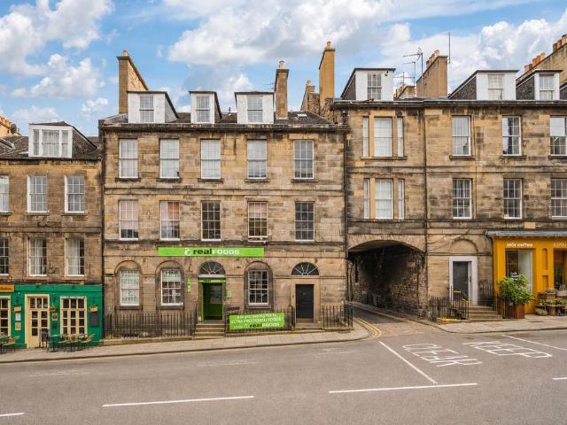 3 bedroom flat for sale