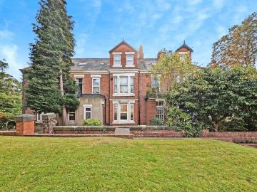3 bedroom flat for sale