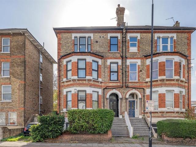 3 bedroom flat for sale
