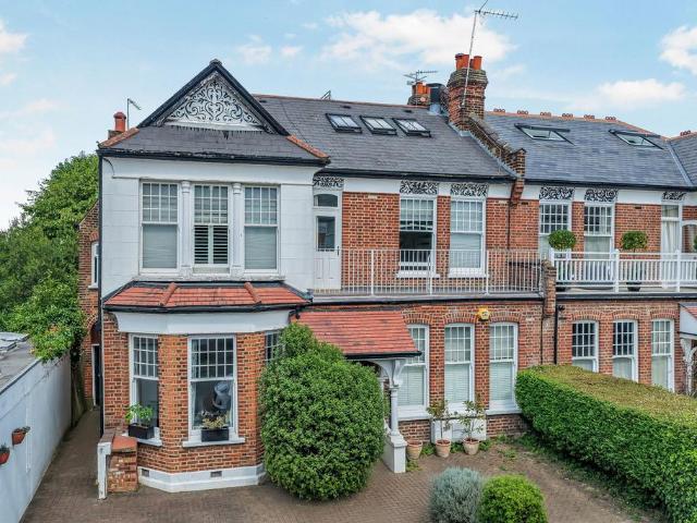 3 bedroom flat for sale
