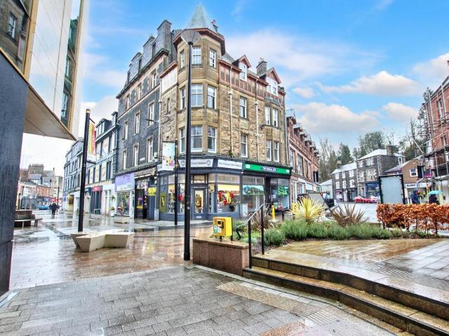 3 bedroom flat for sale