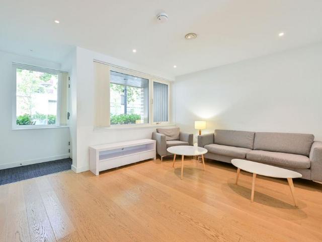 3 bedroom flat for sale