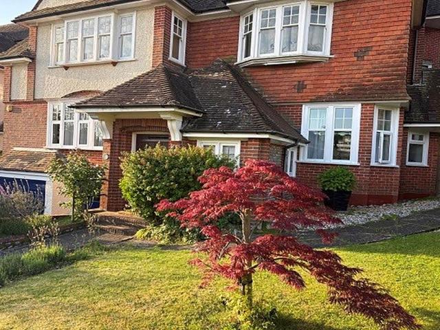 3 bedroom flat for sale