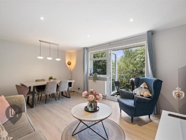 3 bedroom flat for sale