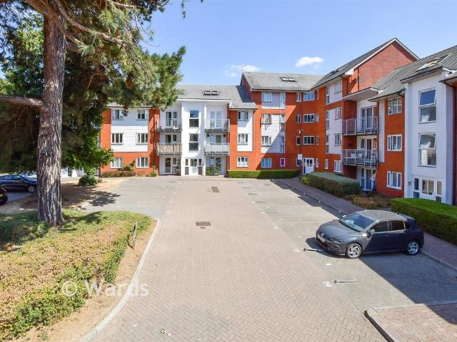 3 bedroom flat for sale