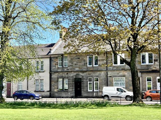 3 bedroom flat for sale