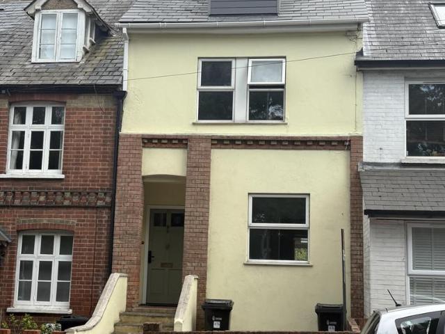 3 bedroom flat for sale