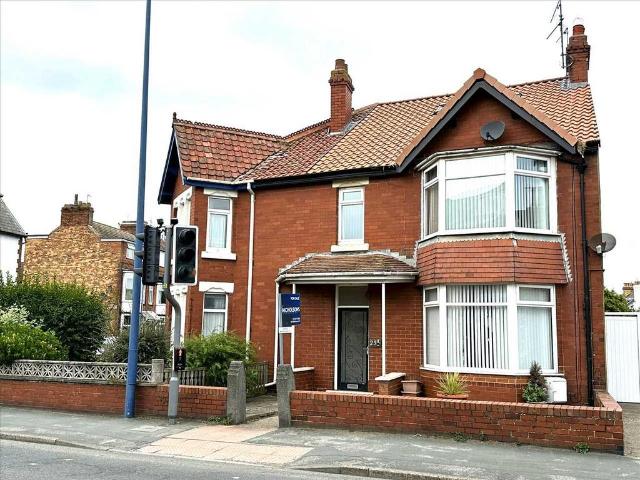 3 bedroom flat for sale