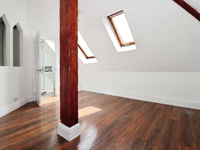 3 bedroom flat for sale