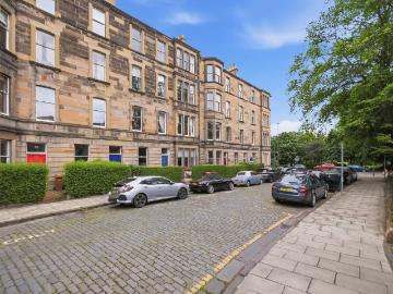 3 bedroom flat for sale
