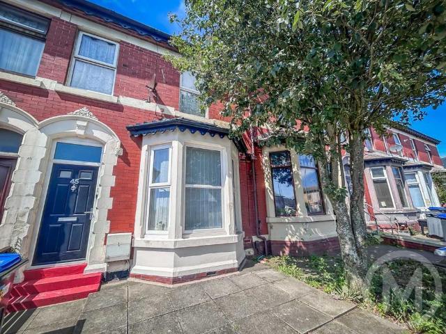 3 bedroom flat for sale