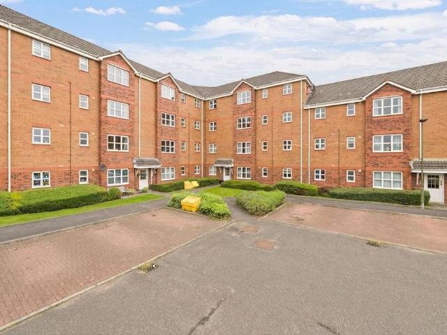 3 bedroom flat for sale