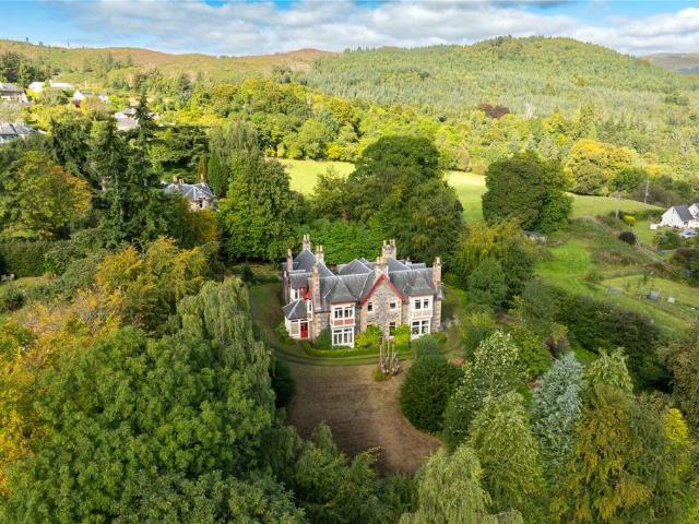 3 bedroom flat for sale