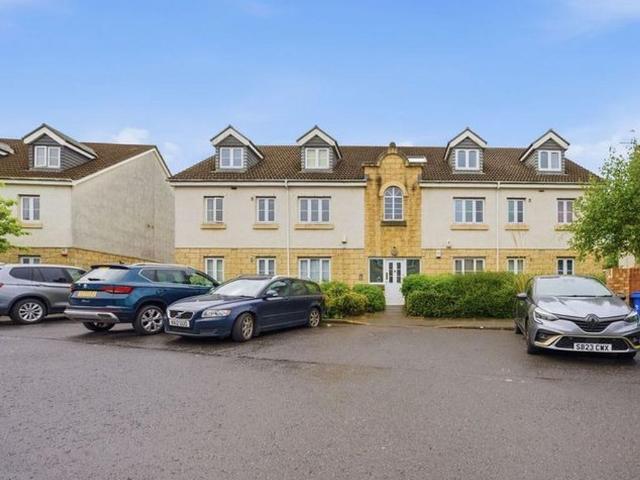 3 bedroom flat for sale