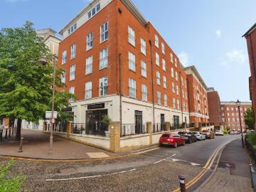 3 bedroom flat for sale