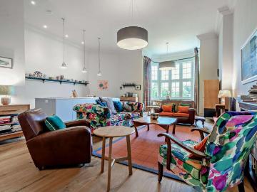 3 bedroom flat for sale