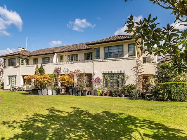 3 bedroom flat for sale