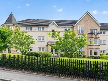 3 bedroom flat for sale