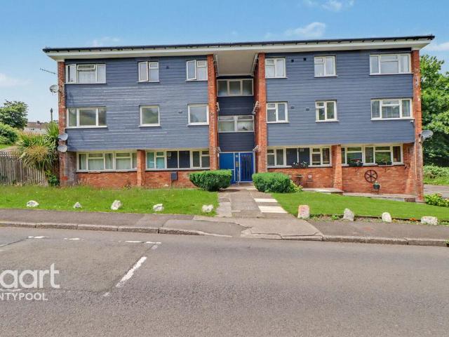 3 bedroom flat for sale