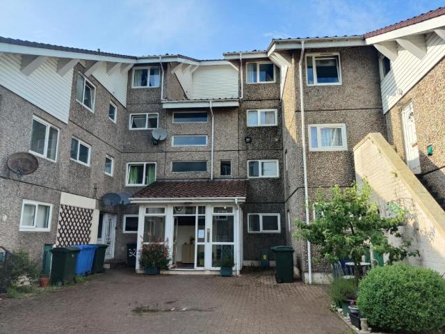 3 bedroom flat for sale