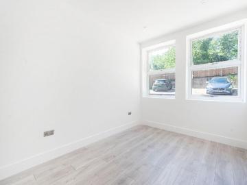 3 bedroom flat for sale