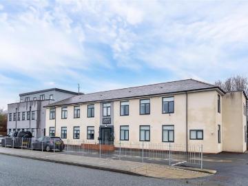 3 bedroom flat for sale
