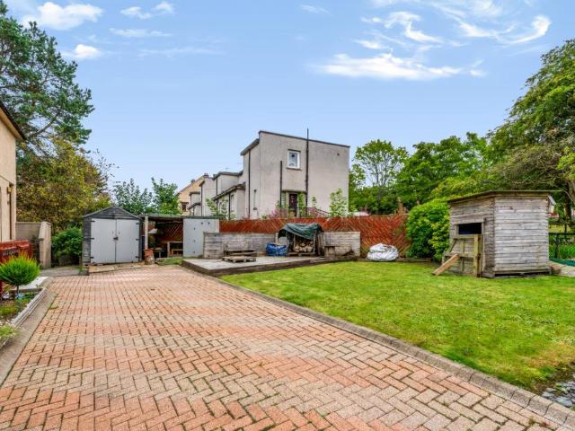 3 bedroom flat for sale