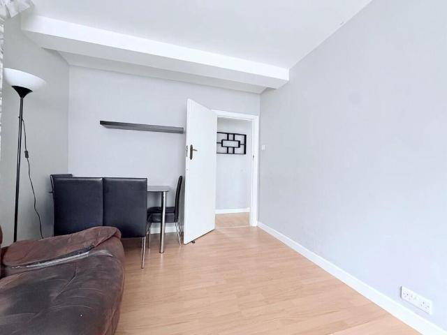 3 bedroom flat for sale