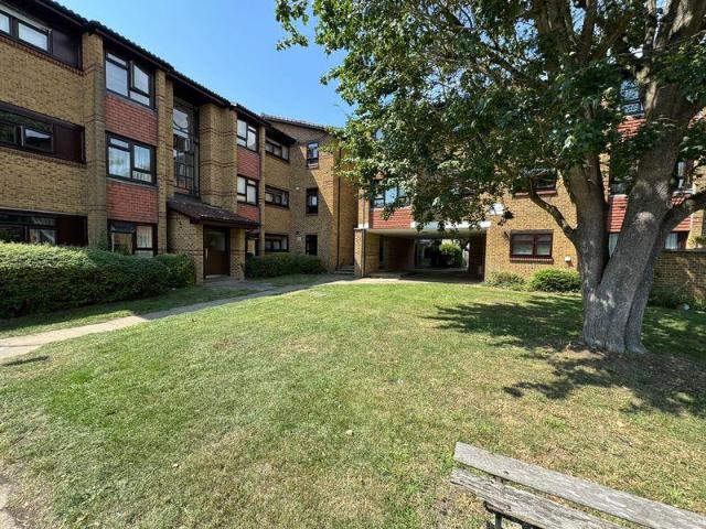 3 bedroom flat for sale