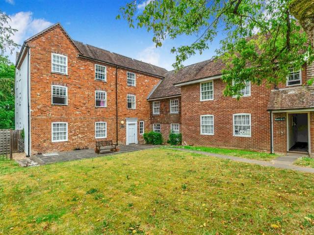 3 bedroom flat for sale