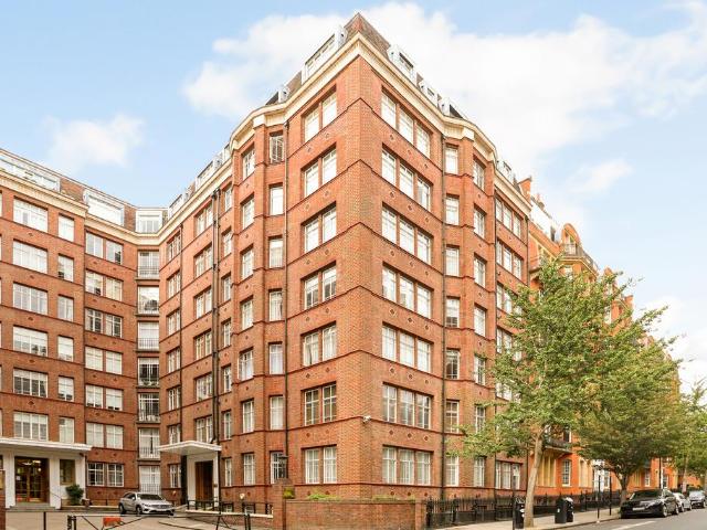 3 bedroom flat for sale