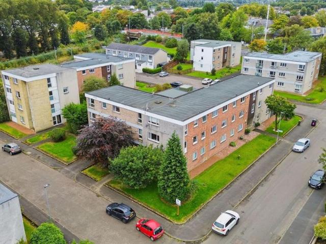3 bedroom flat for sale