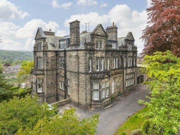 3 bedroom flat for sale